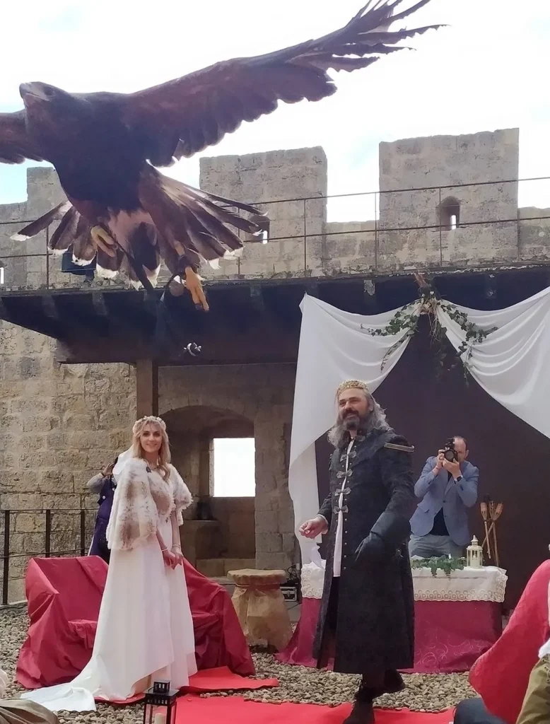 Águila, búho y cuervo - boda medieval